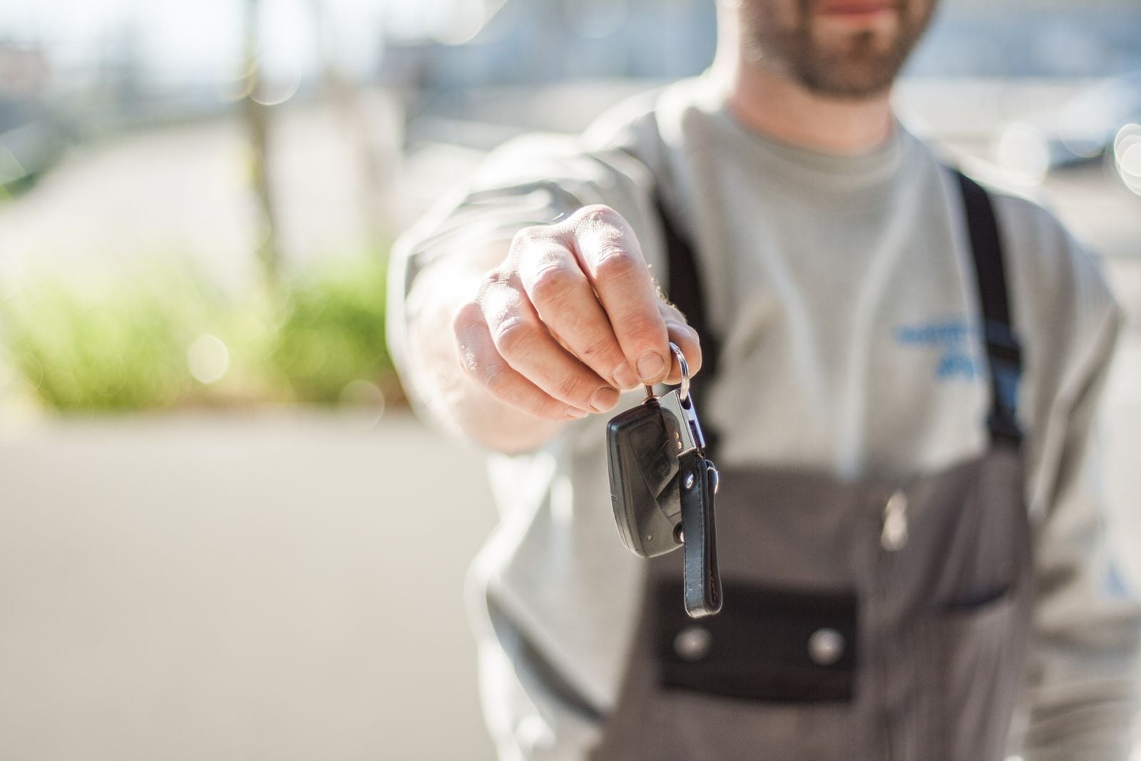 Cómo comprar un auto usado en Chile sin llevarse un susto: papeles, transferencia y lo que hay que chequear antes de pagar