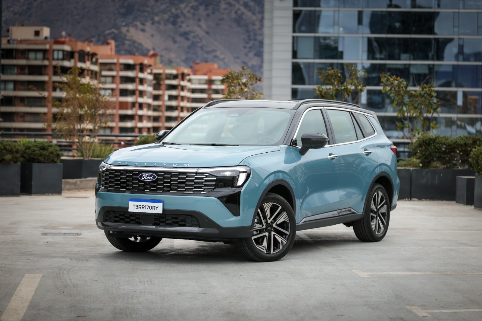 Ford lanza en Chile la Territory Platinum Híbrida desde $28.590.000