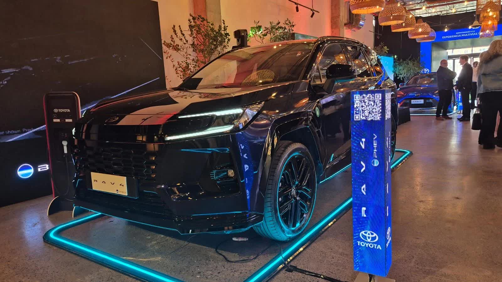 Toyota inicia la venta en Chile de su primer híbrido enchufable: All New RAV4 PHEV XSE