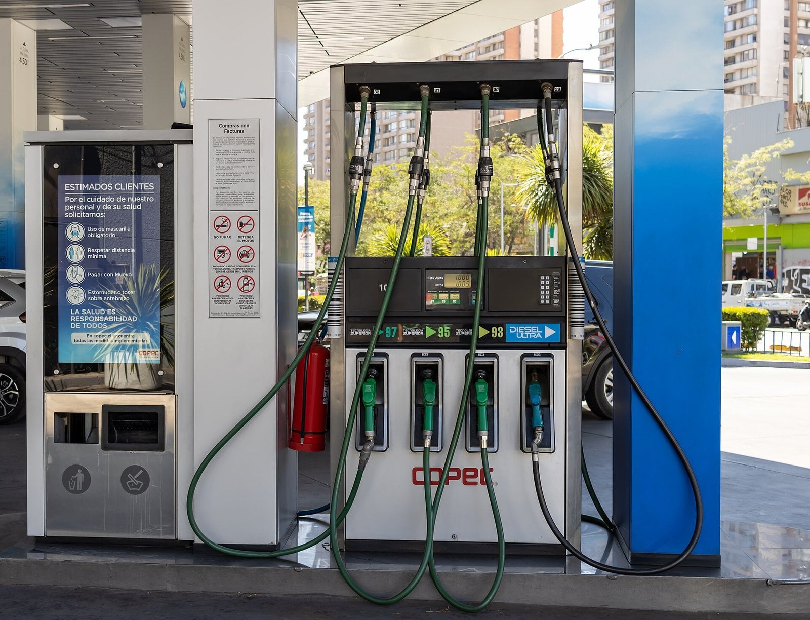 ¿Viajas este fin de semana? Mitos y realidades sobre el cuidado del auto y el rendimiento del combustible